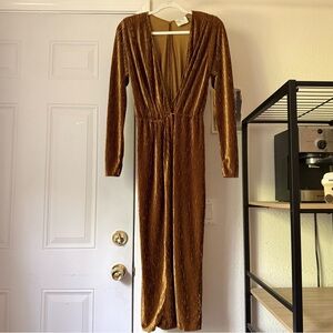 FORTE FORTE gold pleated velvet wrap style 3/4 long sleeve midi dress